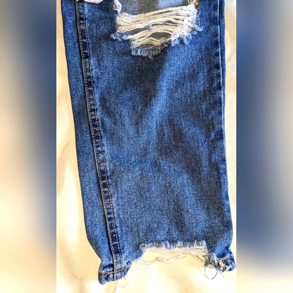 Refuge Denim MOM Distressed Jeans - Picture 6 of 16